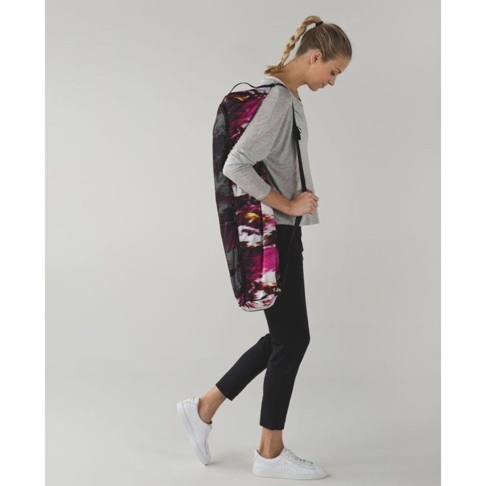 Lululemon Yoga Mat Carry Bag Wind Berry Rumble